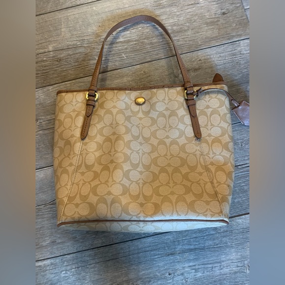 Coach purse - Picture 1 of 6